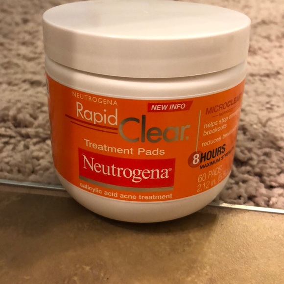 Neutrogena Rapid Clear Treatment Pads - Picture 1 of 2